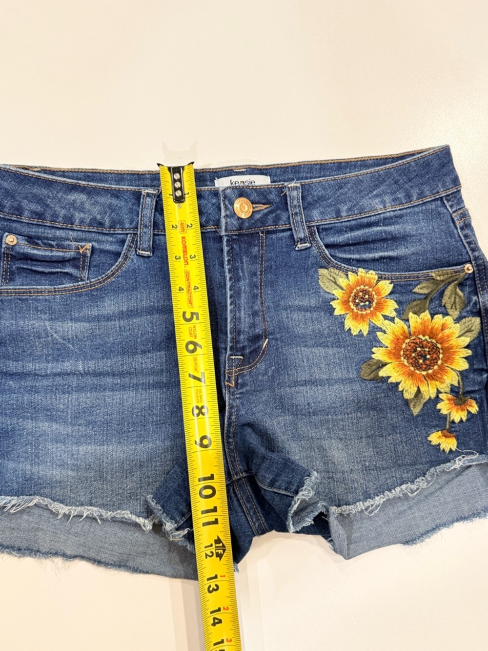 Kensie Denim Shorts Floral Embroidered Sunflower Raw Hem Size 6 28 - Picture 7 of 12